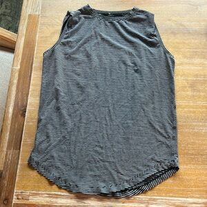Lululemon women’s size 6 muscle tank